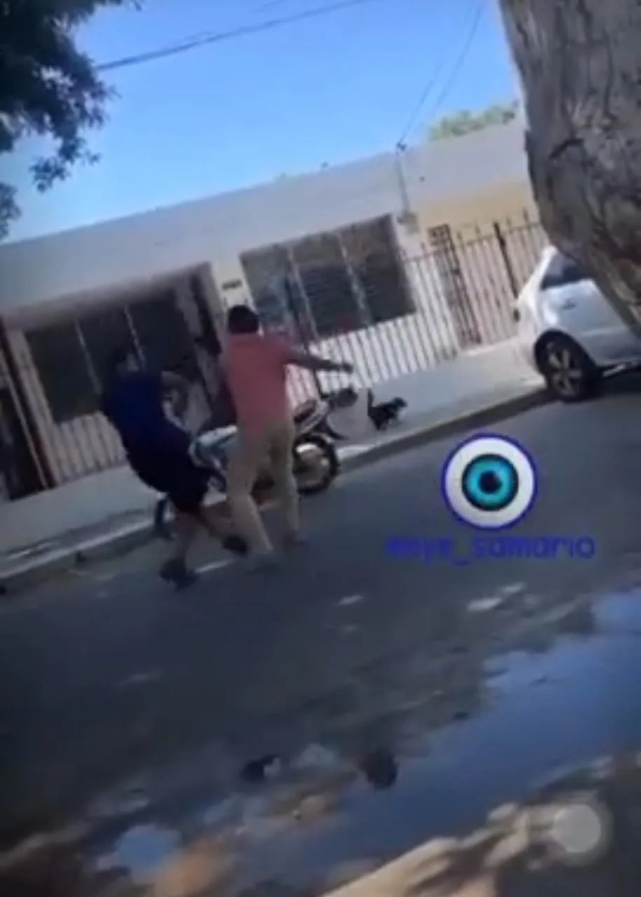 perro excremento en Santa Marta pelea