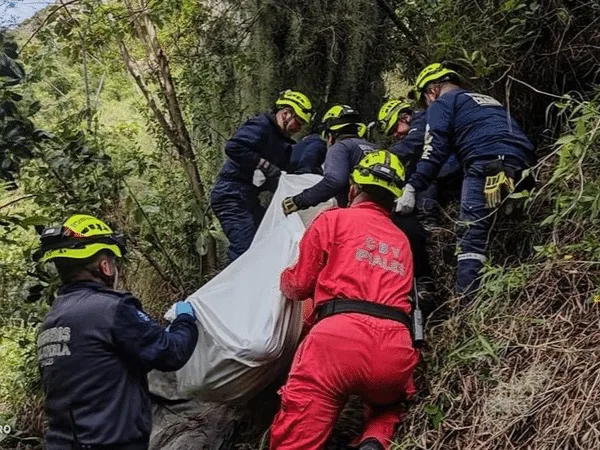 El hombre habría caído en un abismo de una altura aproximada de cien 100 metros en la vía Pedregal - Imues, Nariño.