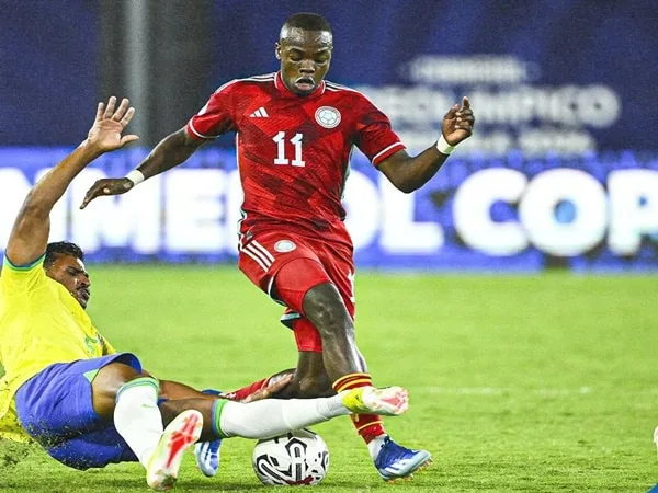 En el minuto 25, Endrick fue quien aprovechó un rebote del arquero Sebastián Guerra y pone el 1-0 a favor de Brasil. El segundo gol lo marcó Kennedy.