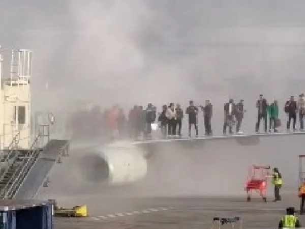 Pasajeros de avión en Denver, Colorado.