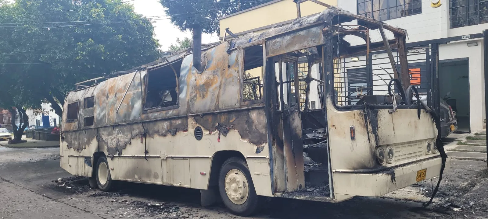 bus y casa rodante Casa Gadabout fue quemada la madrugada de este jueves en Cali,
