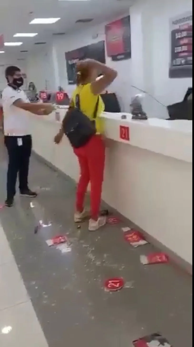 tienda Claro destrozos Cartagena