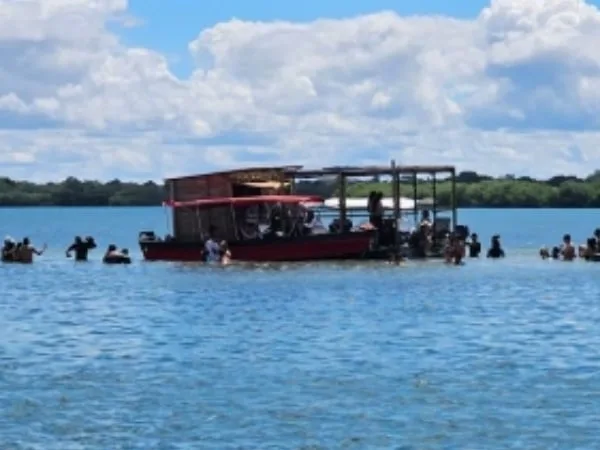 Polémica por 'bar flotante' en Barú, denuncias desataron acciones de las autoridades