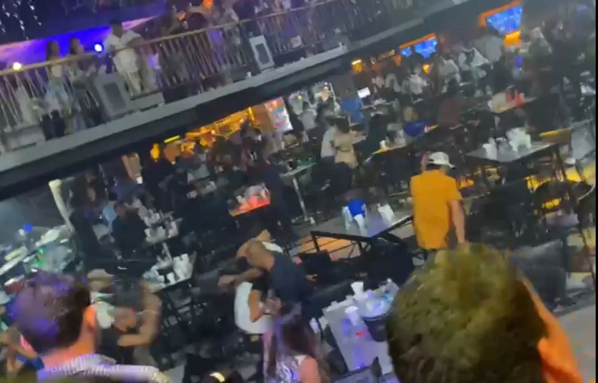 discotea en Barranquilla riña sillazos