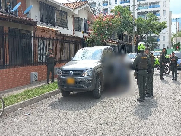 Murió al lado de la camioneta y sobre la moto, le dispararon cuando iría a robar en el norte de Cali