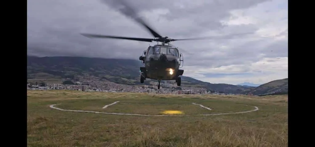 En helicóptero fueron evacuados dos campesinos con heridas por mina antipersonal en la Lanada, Nariño.
