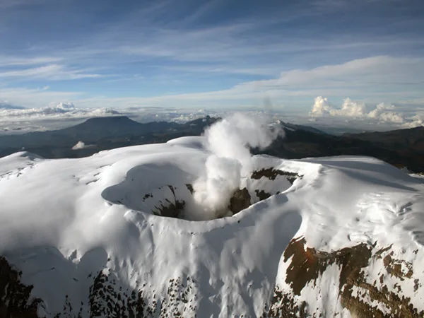 Nevado del Ruiz sigue en alerta amarilla y presenta comportamiento inestable