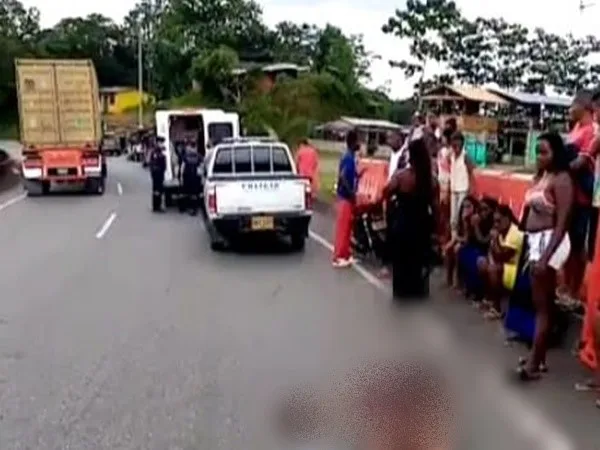 Investigan extraña muerte de mujer, cayó de un carro en movimiento en la vía a Buenaventura