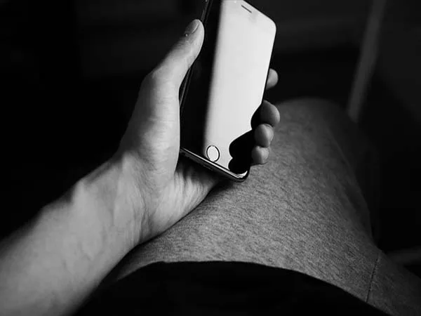 Por qué no jugar con el celular mientras lo tiene cargado.