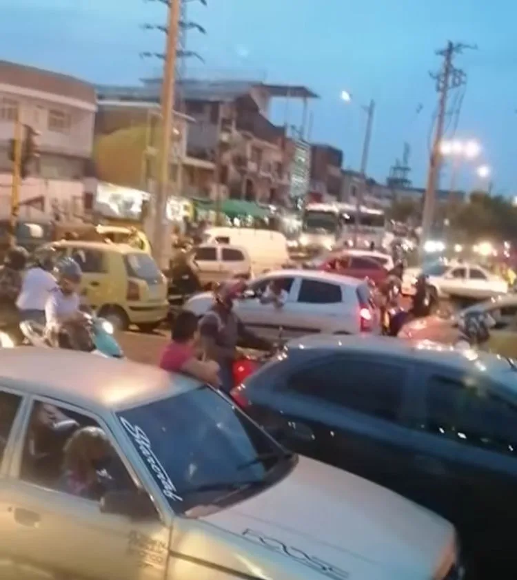 trancón en la Autopista Suroriental