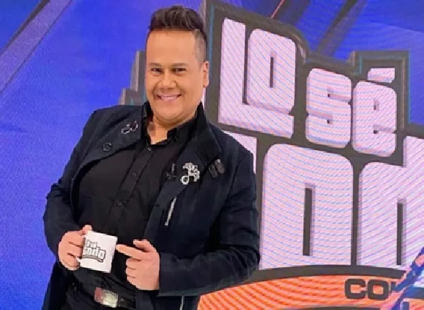 Ariel, presentador de 'Lo sé todo'.