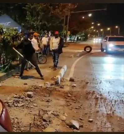 el daño a los 'taches' de cemento recién Calle 72W 28D pacificadores
