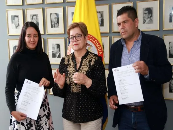 Acuerdo entre la DIAN y su sindicato permitirá formalizar a más de 10 mil trabajadores