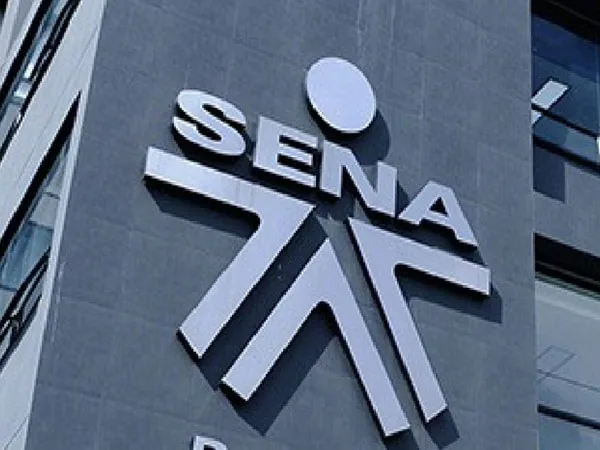 Logo del Sena en uno de sus edificios en Colombia