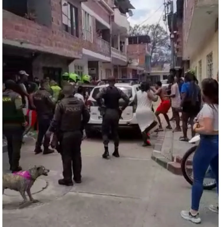 vecinos policías Cali