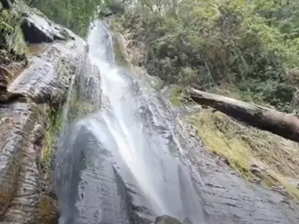 Chorrera de la Cueva en Genoy, Nariño ideal para avistamiento de aves y torrentismo