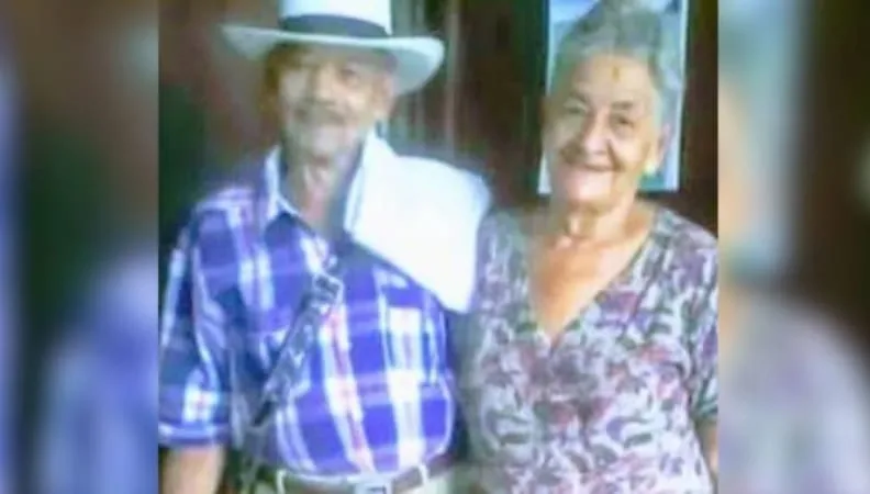 Pareja de abuelitos muere el mismo día y a la misma hora.