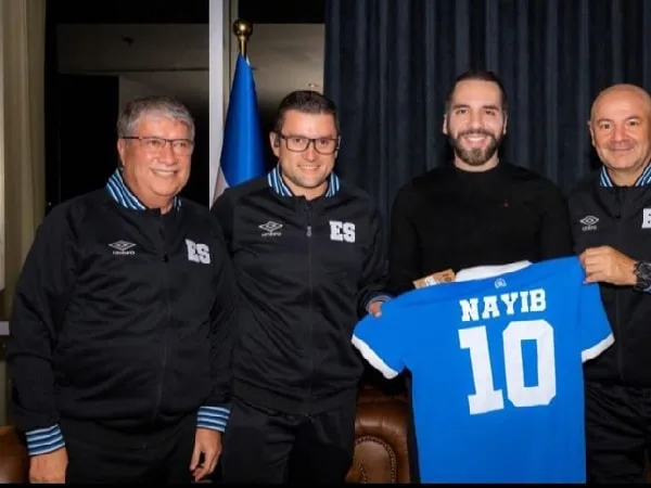 'El Bolillo' Gómez, entrenador de la Selección El Salvador.