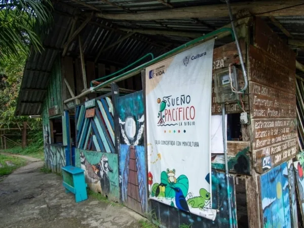 Un nuevo espacio de cultura para Ladrilleros, Buenaventura: biblioteca será reconstruida con plástico reciclado recolectado de las playas