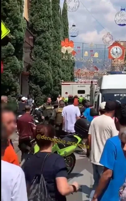 iba grabando por debajo del vestido