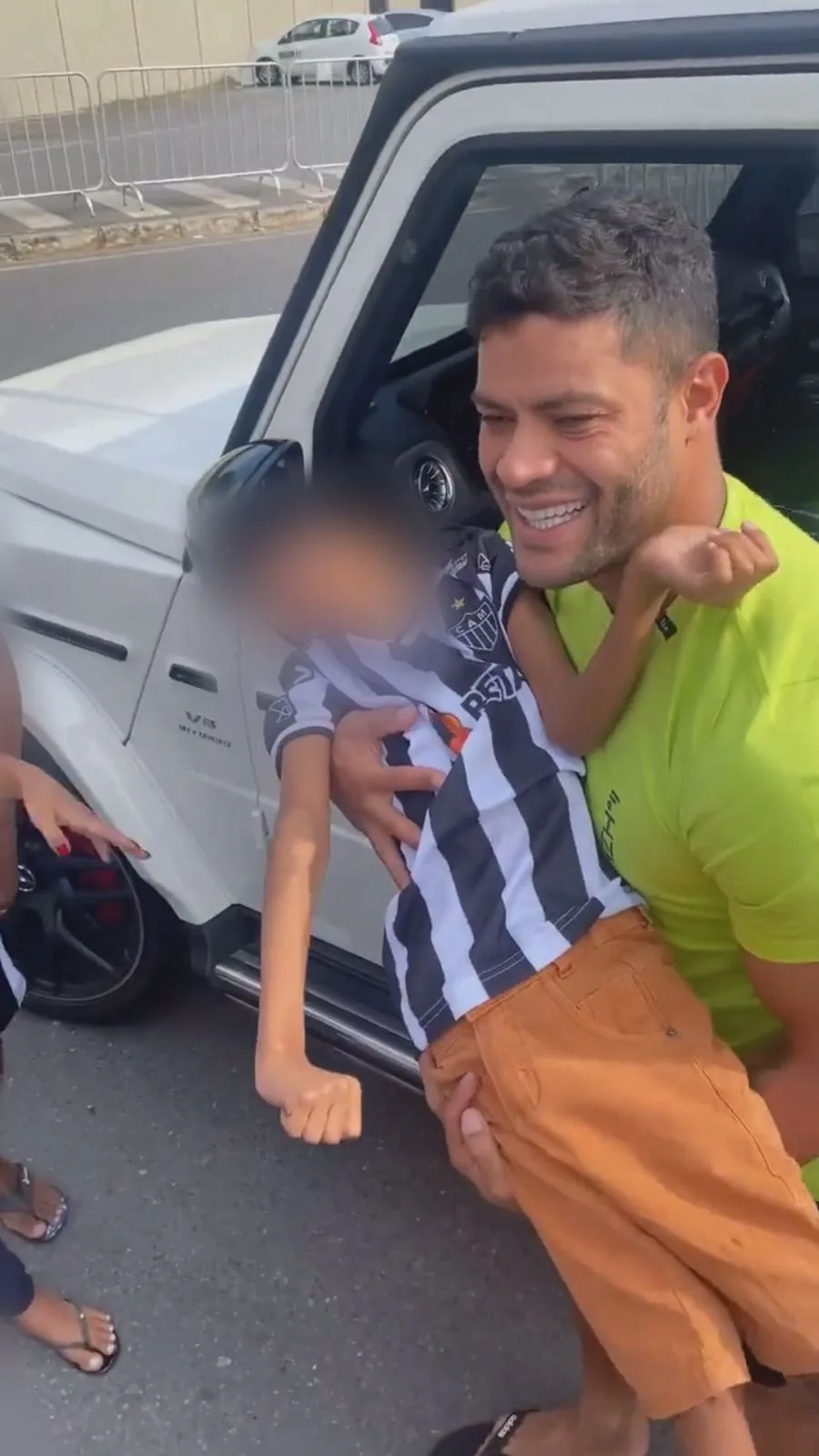 Hulk con fanático -futbolista