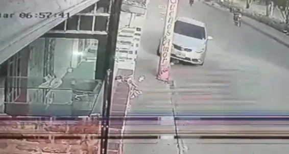 contra un poste en Barranquilla