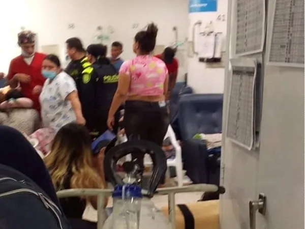 Hombre armado ingresó a la Clínica Infantil Club Noel de Cali, se le disparó su arma y habría un herido