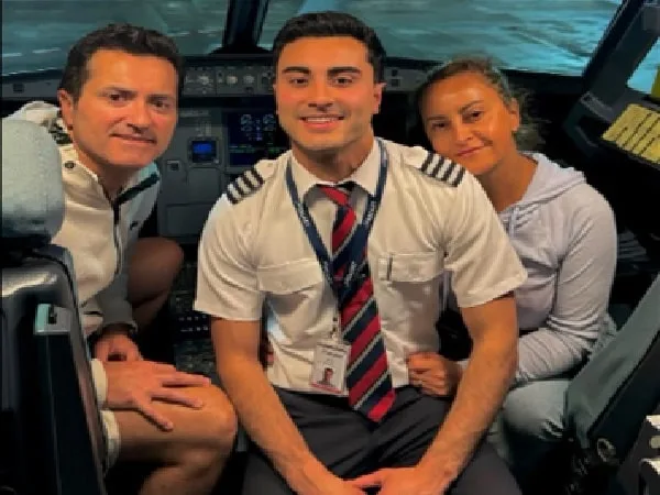 Piloto viajó con su padres por primera vez.