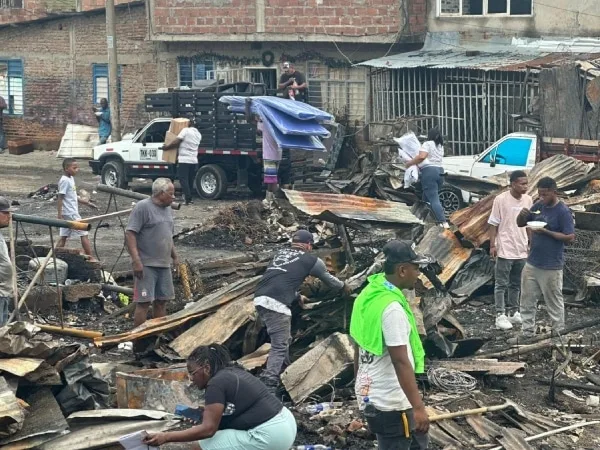 La solidaridad de Cali es clave: así puede apoyar a las familias damnificadas por el incendio en el barrio La playa, oriente de Cali