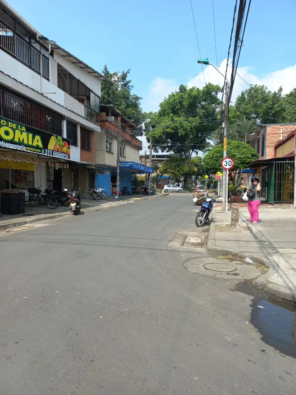 Algunas calles quedaron "libres de huecos" pero otras están sin terminar, como en El Troncal en Cali