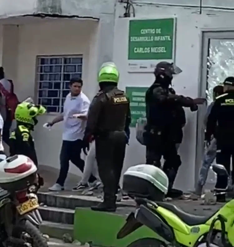 Desmanes y enfrentamientos desató un presunto abuso a una niña de un CDI, en Barranquilla