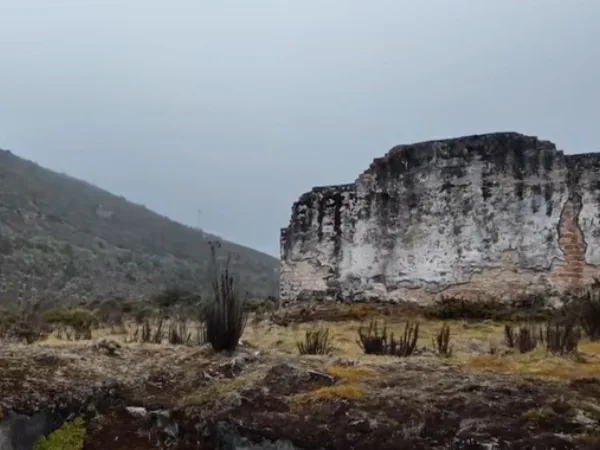 La cárcel secreta abandonada en Colombia, ubicada en un páramo inhóspito y apartado.