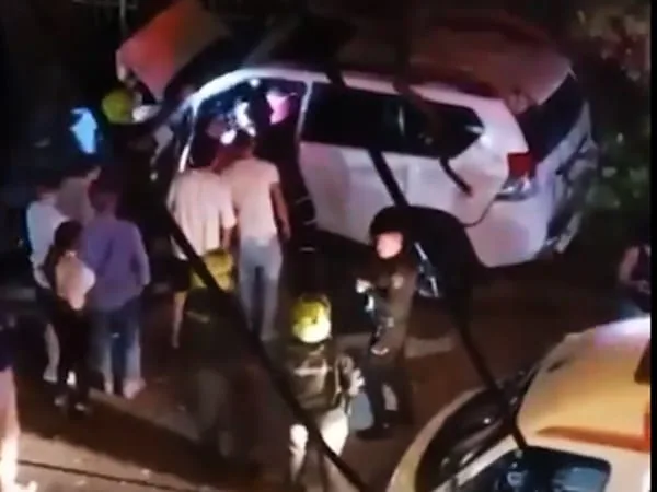 El sujeto que disparó se desplazaba en una moto junto a otro acompañante que fue arrollado.