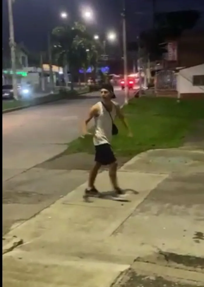 joven con cuchillo en mano La Tebaida