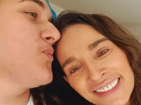 Ángelo Bossa y Luly Bossa dándose una demostración de cariño.