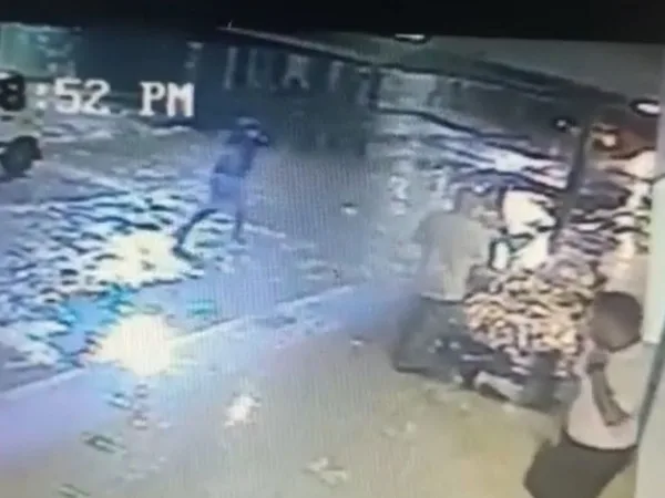 Caminando tranquilamente y desde la calle le disparó al vigilante, en el barrio San Roque de Barranquilla
