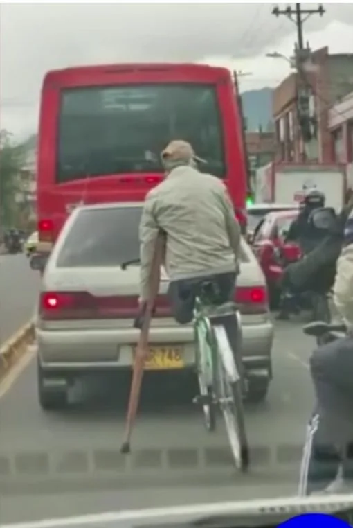hombre en bicicleta 