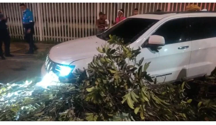 accidente camioneta sur de Cali Ciudad Jardín