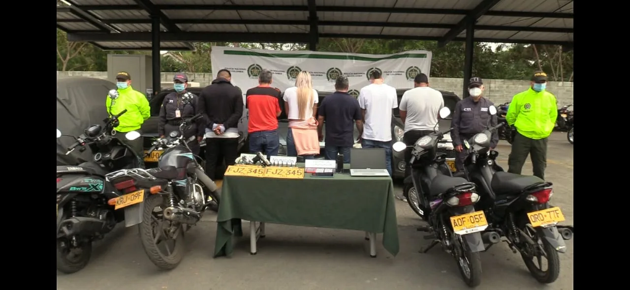 ladrones en motos KF Cali