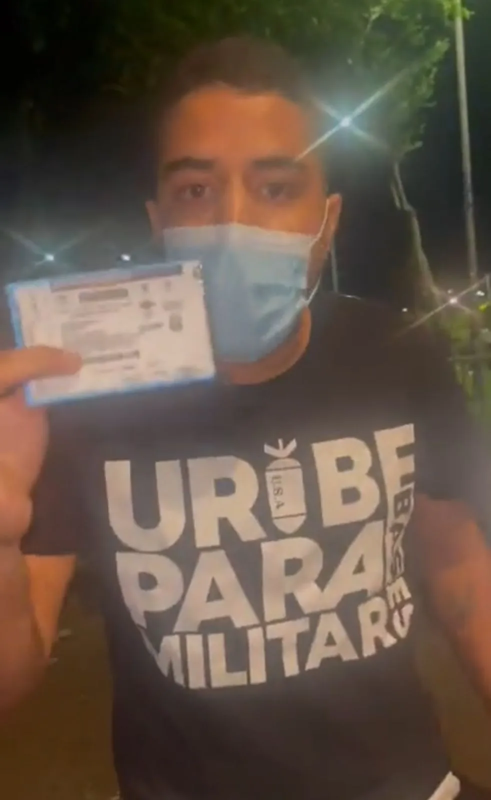 la camisa política de Uribe