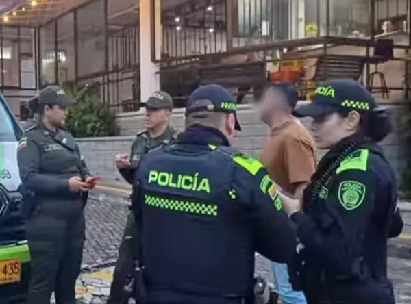 Tras una fuerte riña en la habitación, los empleados del motel lograron percatarse que el hombre estaba con las dos niñas y alertaron a las autoridades.