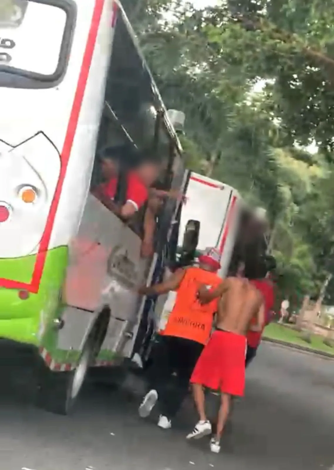 Unos llegaron tranquilos al Pascual en Cali, otros hasta con machete atacaron en las calles