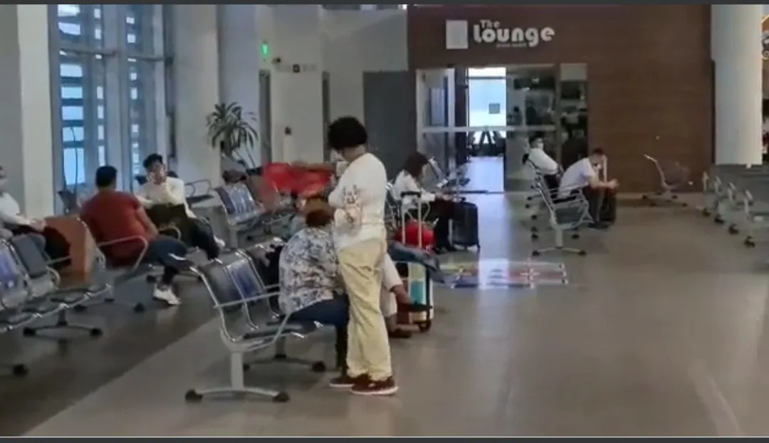 Sala de espera del aeropuerto de Santa Marta
