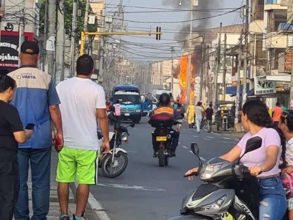 Atentado con explosivos en Jamundí: cuatro heridos y daños estructurales.