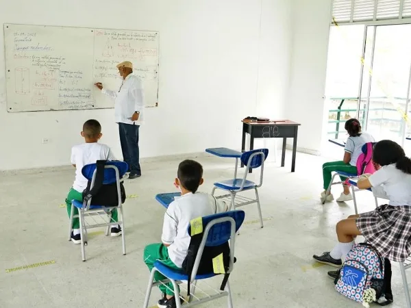 Las dificultades del regreso a la presencialidad en los colegios de Colombia
