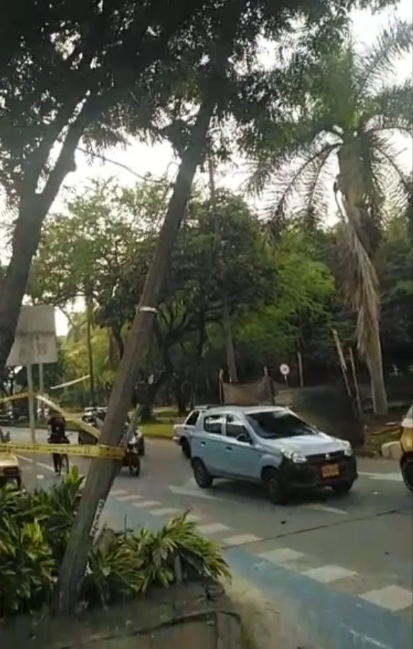 Dos accidentes terminaron con vehículos volcados este martes en Cali ¿De quién fue la culpa?