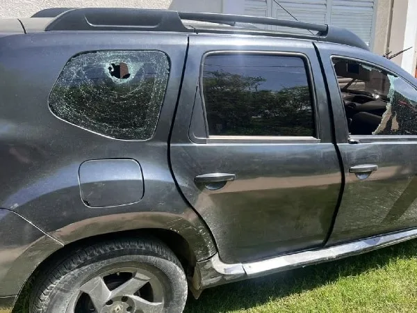 Camioneta que fue baleada en Salgar.