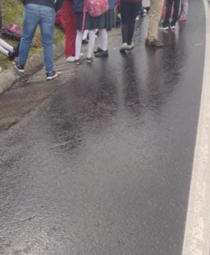 El episodio dejó al menos 12 lesionados, entre los que se encuentran 11 estudiantes y la auxiliar de la ruta. 