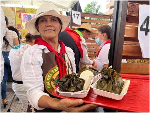 Ibagué celebra el día del tamal tolimense en el Festival Folclórico Colombiano