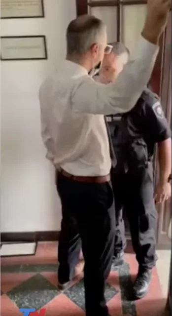 policía